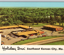 Holiday Inn Southeast Kansas City, US HWY 50 East, MO 1967 Vintage Postcard UNP picture