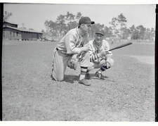 Van Lingle Mungo And Casey Stengel Stooping On Baseball Field 1935 Old Photo picture