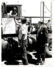 LG33 1979 Original Bob Howard Photo POLICE ARRESTING TRUCKERS Protest Drivers picture