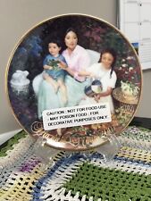 New n Box AVON Mother's Day Hispanic Plate 5” “Dia da le Madre 2001” 22K W/Stand picture