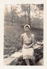 BEAUTIFUL YOUNG WOMAN ROCKABILLY HEAD WRAP HOUSEWIFE WIFE VTG PHOTO 364 picture