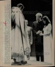 1968 Press Photo Joan Baez, David Harris married in New York by Reverend Hayes picture