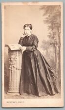 1870 CDV Beautiful Composition. Woman poses in front of trompee eye. Gustave Le Mans Photo picture