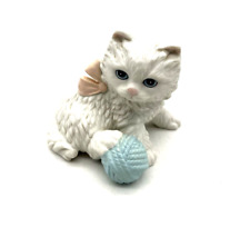 VTG HOMCO #1410 White Persian Ceramic Bisque Cat Kitten Figurine Blue Ball Yarn picture