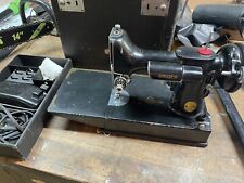 SINGER 221 Featherweight Sewing Machine picture