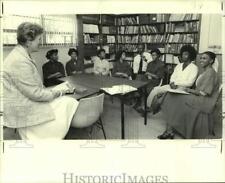 1979 Press Photo League of Women Voters members address high school students picture