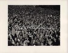 ORIGINAL 1945 VE DAY VICTORY DAY OCEAN OF PEOPLE LIKE WEEGEE PHOTO 11 X 14 picture