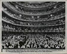1951 Press Photo New York guests fill orchestra and Diamond Horseshoe NYC picture