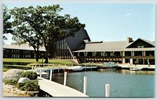 Fontana Wisconsin~Abbey Resort Hotel on Lake Geneva~Boats at Dock~1970 Postcard picture