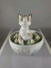 RETIRED Lladro Porcelain Figurine: 6616 Kitty Surprise Ornamental Egg EUC w/ Box picture