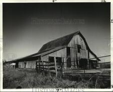 1979 Press Photo Abandoned Barn and Pasture picture