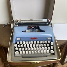 L@@K Vintage Typewriter: Royal Futura 800 in Periwinkle Blue - Working picture