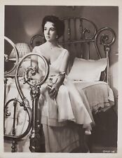 Elizabeth Taylor (1956)🎬⭐ Beauty Actress - Glamorous Pose Vintage Photo K 182 picture