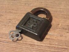 VINTAGE ANTIQUE YALE & TOWNE Y&T CLOVER BRASS PADLOCK WITH ORIGINAL KEY LOCK picture