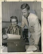 1959 Press Photo Mrs. Albert E. Owen with her minister son Warren Owen picture