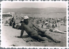 Vintage Photo HANDSOME SHIRTLESS MUSCULAR YOUNG MAN BULGE TRUNKS BEACH Gay int picture