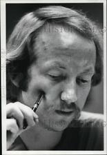 1979 Press Photo Ernie Kreil while studying charts picture