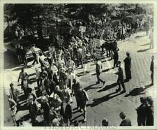 1969 Press Photo Demonstrators marching at Borough Hall - six00900 picture