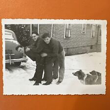 VINTAGE PHOTO 1947 Three Affectionate Men, Rough Collie Dog, Original Gay Int picture