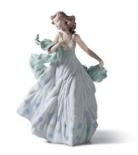 LLADRÓ Glossy Porcelain Figure Summer Serenade in Pastel Colors. Decorative picture