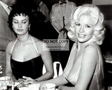 11X14 PUBLICITY PHOTO - SOPHIA LOREN & JAYNE MANSFIELD AT PARTY IN 1957 (LG-107) picture