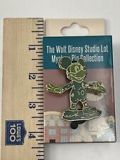 Disney DEC Employee Mystery pin 2024 - Mickey Mouse Green Hedge Bush Topiary picture