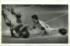 1992 Press Photo Astros' Luis Gonzalez bowls over Dodgers catcher Mike Scioscia. picture