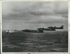 1959 Press Photo British Hawker Hunter jet fighters & a small plane, England picture