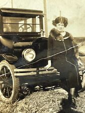 P4 Photograph Pretty Woman Beautiful Brunette Old Model T Car 1910-20's *Crease picture
