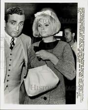 1967 Press Photo Joey Gibson (Nancy Cole) and attorney leave Los Angeles court. picture