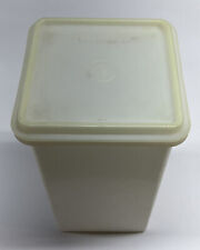 Tupperware Cracker Keeper 1314-2 Clear Container Clear Lid 1315-3 Vintage picture