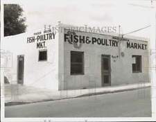 1953 Press Photo Pinder Bros. Fish & Poultry Market at 447 NW 14 Street, Miami picture