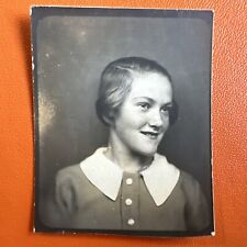VINTAGE PHOTO BOOTH 1935 pretty girl freckles prim collar, Original Snapshot picture