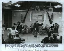 1986 Press Photo Eskimos of Kotzebue and Barrow villages demonstrate crafts picture