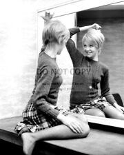 ACTRESS HAYLEY MILLS - 8X10 PUBLICITY PHOTO (DD338) picture