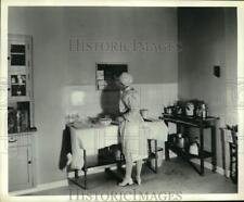 1928 Press Photo Modern Equipped Milk Room at St. Paul Children's Hospital picture
