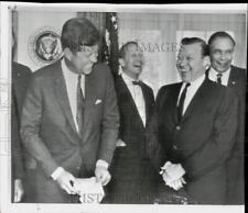 1962 Press Photo Pres. Kennedy shares a laugh with Walther Reuther and company picture