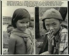 1970 Press Photo Vietnamese Girl & Boy Smoking Cigarette in Montagnard Village picture