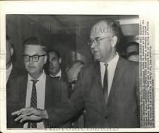 1962 Press Photo Soviet Ambassador Anatoly Dobrynin with newsmen in Washington picture