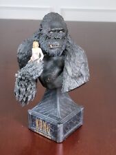 Weta King Kong with Ann Limited Edition Bust #930/3000 - 8th Wonder of the World picture