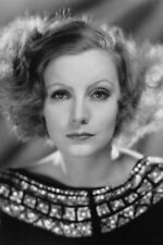 Greta Garbo in a bejeweled collar - 4 x 6 Photo Print picture