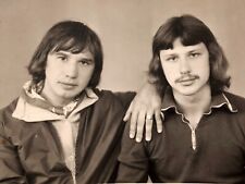 1976 Two Affectionate Handsome Men Long Hair Sitting Hugging Gay Int B&W Photo picture
