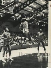 1977 Press Photo Basketball player Nelson Richardson in action - tus06910 picture