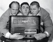 THE THREE STOOGES LARRY FINE, MOE & CURLY HOWARD - 8X10 PUBLICITY PHOTO (AZ227) picture
