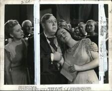 1946 Press Photo Charles Laughton, Deanna Durbin & co-stars in 