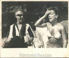 1962 Press Photo Count Marco chats with Patrice Munsel in an itsy bitsy bikini. picture