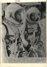 1965 Press Photo Charles Conrad, Gordon Cooper board Gemini 5 at Cape Kennedy picture