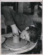 1952 Press Photo Robert Wilson, Jr., 28, Illinois Institute of Technology picture