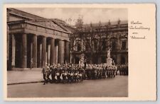 Postcard Germany Berlin Berlin Changing Of The Guard At The Memorial 3rd Reich picture