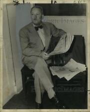 1952 Press Photo Mr. James L. Cooper looking at newspaper - noo06968 picture